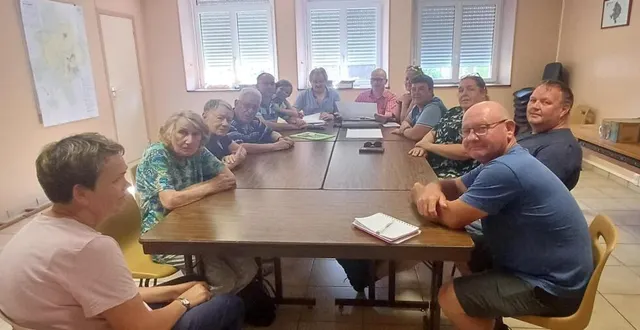 photo  le comité des fêtes s’est réuni lundi soir pour régler les derniers détails de la fête communale qui aura lieu dimanche.  &copy;  ouest-france 