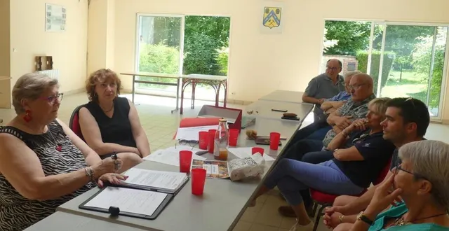 photo  monique puentedura a expliqué le fonctionnement de la banque alimentaire et répondu aux questions.  &copy;  ouest-france 