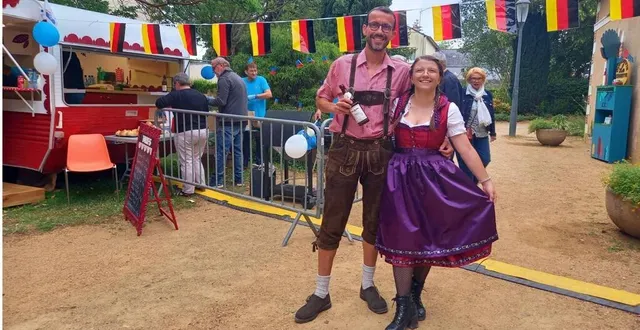 photo  le repas bavarois du comité de jumelage remporte toujours un franc succès.  &copy;  co 