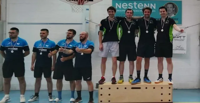 photo  le 22 juin, l’équipe 1 du tennis de table de l’esab a gagné la finale des titres d3 en terrain neutre à écouflant, contre le club de saint-andré-de-la-marche.  &copy;  co 