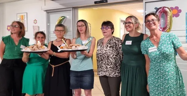 photo  les salariées de la résidence autonomie le village du parc portaient une touche de vert pour les 40 ans de la structure (à gauche, aurélie massonnet, nouvelle directrice arrivée en mai ; à droite nathalie ramirez, animatrice).  &copy;  co 