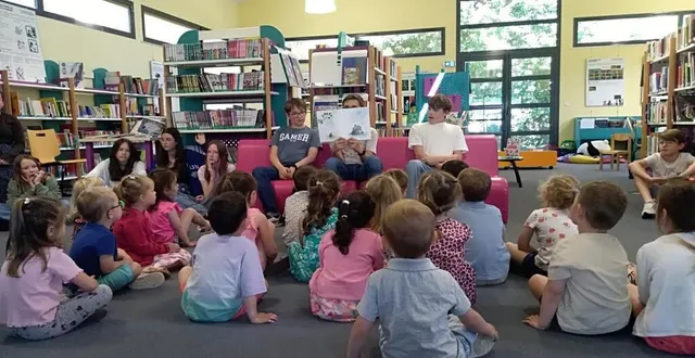 photo  cette semaine, les élèves du collège jean-rostand sont venus faire la lecture aux élèves des classes de maternelles à la bibliothèque. un moment de partage entre les élèves qui a séduit les enseignants et les bénévoles habituellement sollicités pour ce genre d’exercice.  &copy;  ouest-france 