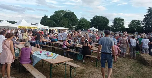photo  dès le début de soirée la foule était présente pour partager cette soirée guinguette.  &copy;  ouest-france 