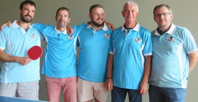 photo  de gauche à droite : aurélien, dominique, david, jean-louis et yoan fiers de la montée de leur équipe en d1 à la rentrée prochaine.  &copy;  le maine libre 