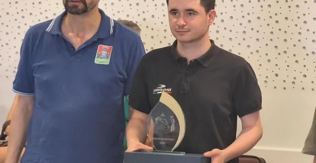 photo  l’équipe de montval a remporté le tournoi (sébastien delcros et dominique janvier, absent sur la photo jérémy bury).  &copy;  le maine libre 