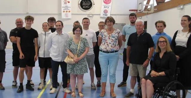 photo  associations sportives, 4cps, représentants de l’ars et comité paralympique au lancement du programme salle joël-le theule  &copy;  le maine libre 