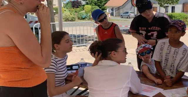 photo  le moment des consignes avant le départ de la rando.  &copy;  le maine libre 