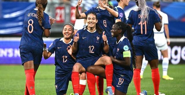 photo griedge mbock (à droite, avec le brassard de capitaine des bleues), lors du match de ligue des nations face à la suisse, le 30 mai 2025 à nancy, présente ses partenaires pour l’euro 2025. © sébastien bozon / afp