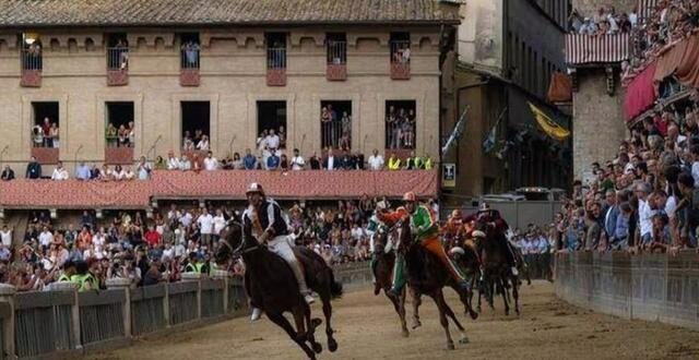 photo la course hippique historique italienne du palio di siena, le 17 août 2024. © rudy carezzevoli / getty images via afp