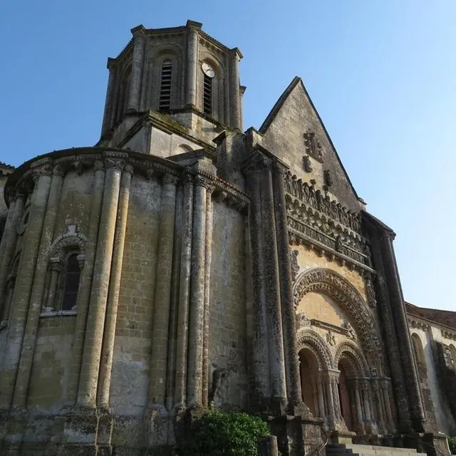 photo à vouvant, l’église notre-dame-de-l’assomption possède des sculptures romanes parmi les plus riches de vendée.  ©  ouest-france