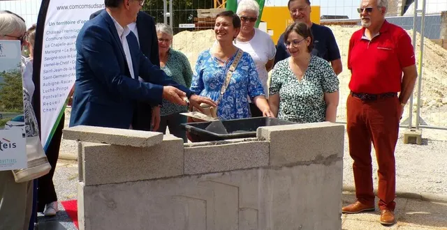 photo  la première pierre des travaux de restructuration et d’extension de l’ehpad des glycines à mansigné a été posée la semaine dernière.  &copy;  le maine libre 