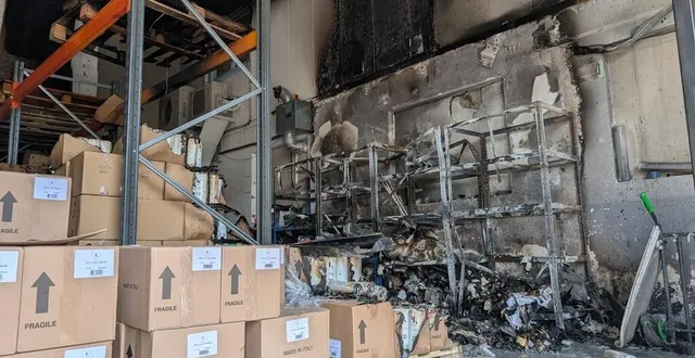 photo  le feu, rapidement circonscrit, a détruit près de 30 000 € de stock dans l’entrepôt de kust à saint-barthélémy-d’anjou (maine-et-loire).  &copy;  ouest-france 