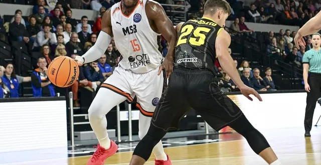 photo  le capitaine manceau wilfried yeguete, le 7 novembre 2023, lors de la réception des hongrois de szombathely, en phase de poule de la ligue des champions de basket 2023-2024.  &copy;  photo : le maine libre - yvon loué 