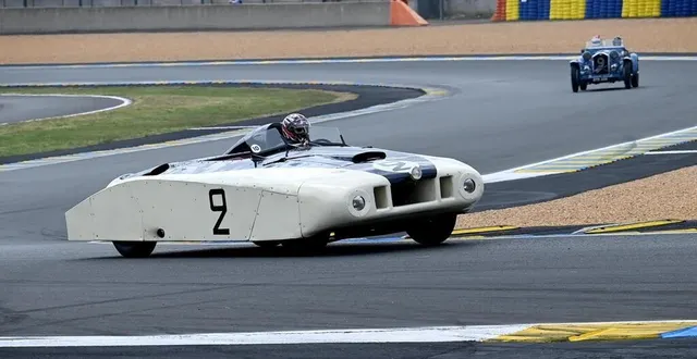 photo  le monstre de cunningham, de cadillac, fait partie des véhicules les plus impressionnants engagés lors de le mans classic.  &copy;  archives marc ollivier/ouest-france 