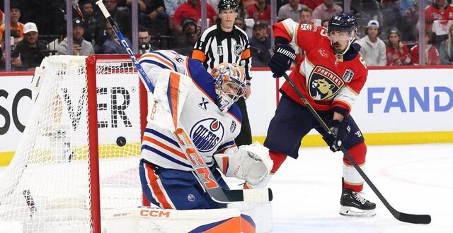 photo le gardien des edmonton oilers, stuart skinner face à carter verhaege, des florida panthers lors du match 3 de la stanley cup, le 9 juin 2025. © bruce bennet / afp