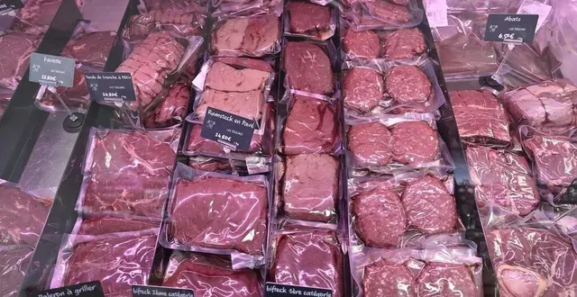 photo  un étal de viande dans une épicerie. photo d’illustration.  &copy;  vincent michel/ archives ouest-france 