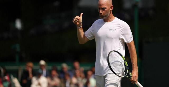 photo adrian mannarino lors de sa victoire face à valentin royer au deuxième tour de wimbledon, mercredi 2 juillet 2025. © henry nicholls, afp