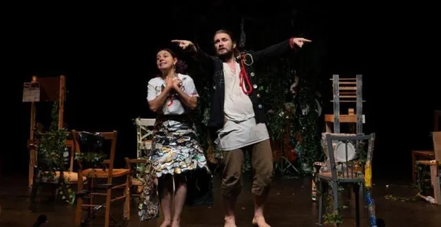 photo  la compagnie présente « les chaises » au théâtre de verdure vendredi.  &copy;  dr 