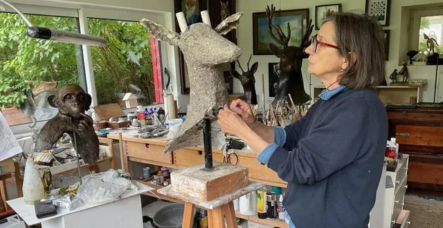 photo  catherine mougne dans son atelier.  &copy;  ouest-france 