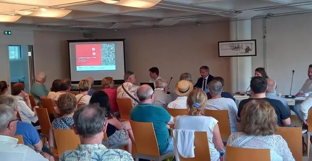 photo  une vingtaine de personnes ont assisté à la réunion.  &copy;  le maine libre 