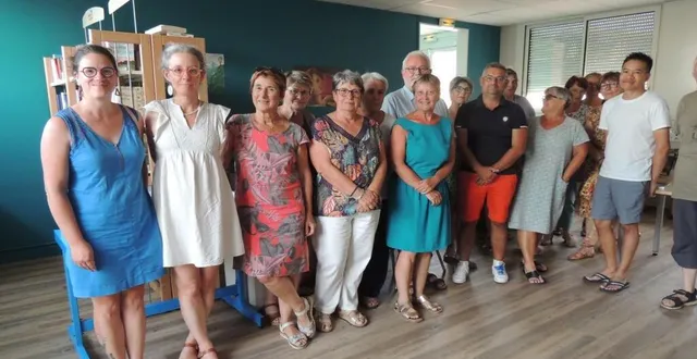 photo  les adhérents en assemblée générale entourent le maire jean-françois miglierina.  &copy;  co 