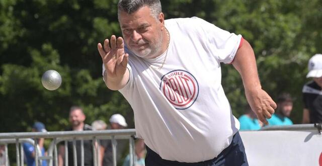 photo tenant du titre, avec philippe suchaud et jean-claude jouffre, philippe quintais remettra son titre en jeu au mondial la marseillaise de pétanque, du 6 au 9 juillet 2025. © ouest-france