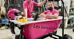 Info insolite  cyril pinson (debout) et laurent cerisier (dans la caisse à savon) portent haut les couleurs de leur association les varacaisses, qui organise cette première édition. 