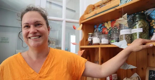 photo  hélène arnold est la coordinatrice de l’équipe du tintamarre. elle coordonne les rendez-vous tout au long de cette semaine d’anniversaire avec en point d’orgue la soirée du vendredi 4 juillet, à laquelle tout le monde est convié.  &copy;  co 