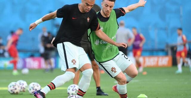 photo pepe (à gauche) a exprimé sa peine après l’annonce du décès de diogo jota (à droite). © afp