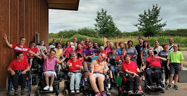 photo  un bel esprit de partage entre sportifs et bénévoles, membres du sporting club de beaucouzé, en présence de xavier anaïs, adjoint au sport de la commune.  &copy;  ouest-france 