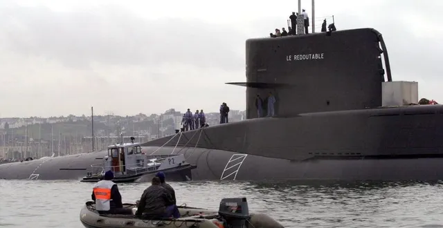 photo  le premier sous-marin nucléaire lanceur d’engins français, « le redoutable », arrive, le 4 juillet 2000 au port de cherbourg, pour définitivement prendre place dans le site de la future cité de la mer, complexe touristique, culturel et scientifique dédié au monde sous-marin.  &copy;  archives medhi fedouach/afp 