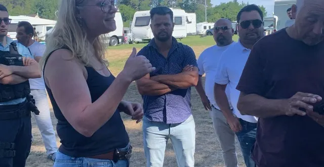 photo  jeudi fin d’après-midi, anne-charlotte bertrand a informé aux gens du voyage la décision du tribunal administratif de quitter les lieux.  &copy;  le maine libre 