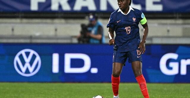 photo griedge mbock, capitaine de l’équipe de france féminine, est incertaine face à l’angleterre. © sébastien bozon / afp