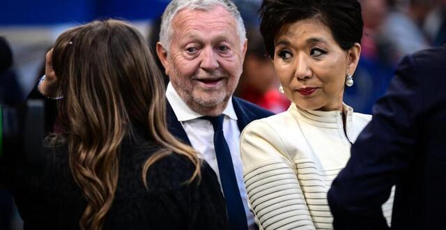 photo michele kang, femme d’affaires américaine, nouvelle présidente de l’olympique lyonnais, aux côtés de l’ex-président, jean-michel aulas © olivier chassignole / afp