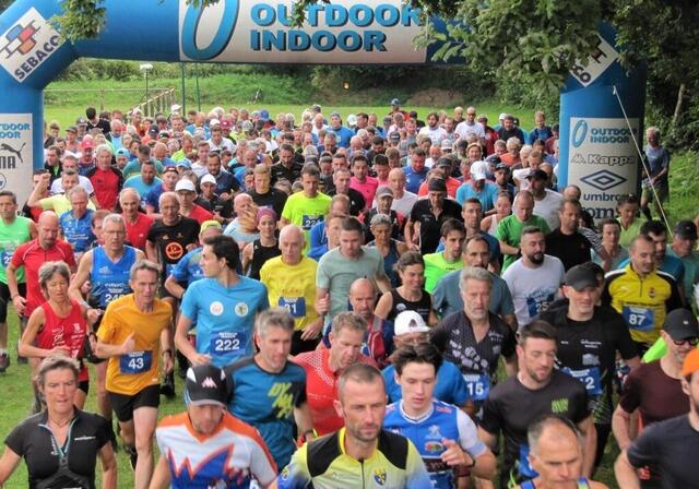 Le départ du trail de 24 km à Landudal en 2023. Ouest-France photo le départ du trail de 24 km à landudal en 2023. © ouest-france