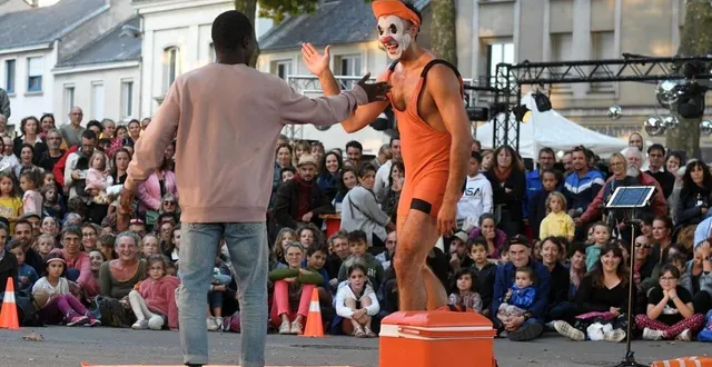 photo  le mime clown tuga se produira samedi et dimanche à 16 h 30 place du marché au blé à la flèche, et dès le vendredi soir à 20 heures à crosmières.  &copy;  archive le courrier de l’ouest michel durigneux 