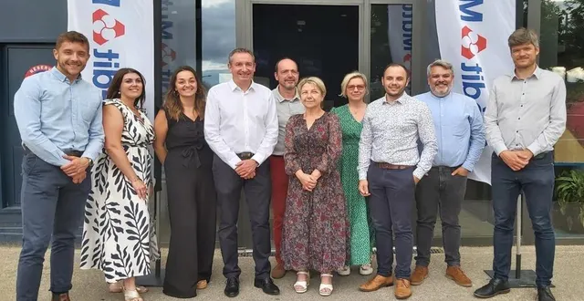 photo  le personnel du crédit mutuel a inauguré les travaux.  &copy;  le maine libre 