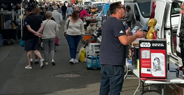 photo  la brocante de bessé-sur-braye, un incoutournable pour les chineurs en herbe.  &copy;  archives le maine libre 