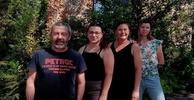 photo  yvonnic, léa, julie et jessica sont les animateurs permanents du centre social escale.  &copy;  le maine libre 