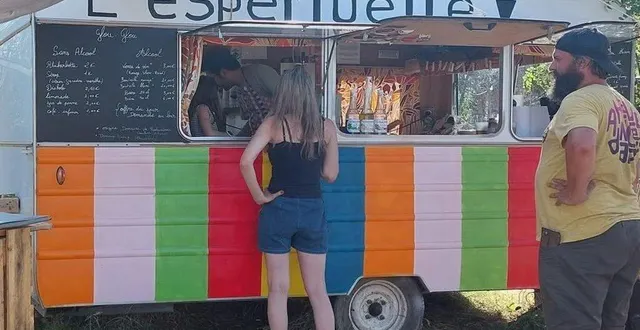 photo  ouvert tous les dimanches.  &copy;  co 