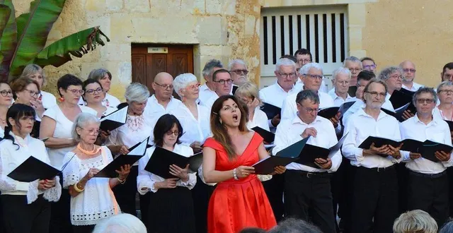 photo  le chœur départemental de la sarthe interprète l’une des œuvres de son répertoire dans l’enceinte du château de courtanvaux.  &copy;  ouest-france 