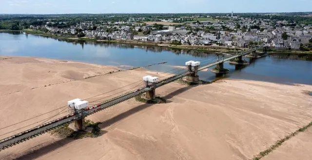 photo  en 2022, une sécheresse avait déjà frappé le département. le niveau de la loire, ici à ingrandes-sur-loire, avait alors fortement baissé.  &copy;  franck dubray, ouest france 