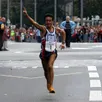 photo  jean-jo brecheteau vainqueur des foulées du tram, à nantes en 2003, à 39 ans. puis au stade du lac de maine, à angers, 25 ans plus tard. 