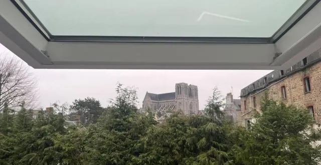 photo  certaines chambres du best western hôtel fraîchement rénové donnent une vue sur l’église saint-germain à flers, dans l’orne, mais les fans du tour de france n’ont pas sollicité les locations touristiques dans la capitale du bocage.  &copy;  | ouest-france 