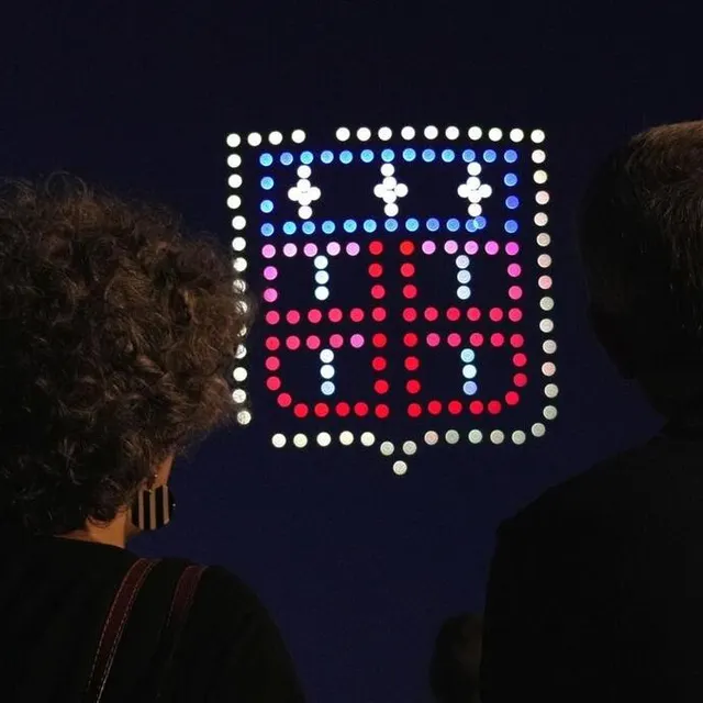 photo l’emblème de la ville, représenté pendant le spectacle de drones lors de la nuit des chimères au mans (sarthe).  ©  ouest-france