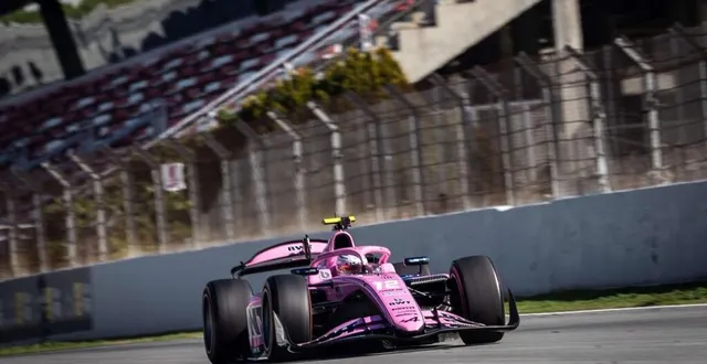 photo  le pilote indien kush maini au volant de sa monoplace, lors des essais officiels à barcelone.  &copy;  dams 