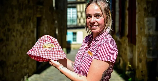 photo  salomé desaigues, cheffe de la caravane cochonou, participe à son 12e tour de france, dont l’édition 2025 s’élance ce samedi de lille.  &copy;  le maine libre - yvon loué 