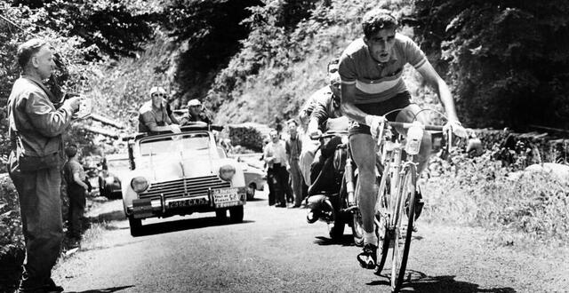 photo le cycliste espagnol federico bahamontes lors de la 15e étape du tour de france, entre luchon et toulouse, le 11 juillet 1958. © archives afp