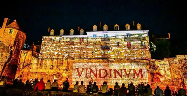 photo  le spectacle projeté sur la muraille du vieux-mans relate 22 séquences historiques en lien avec la ville.  &copy;  le maine libre – yvon loue 