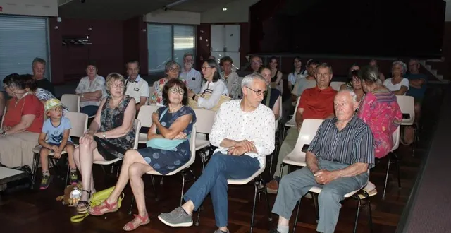 photo  une quarantaine de parcéens ont répondu présents en début de réunion.  &copy;  le maine libre 